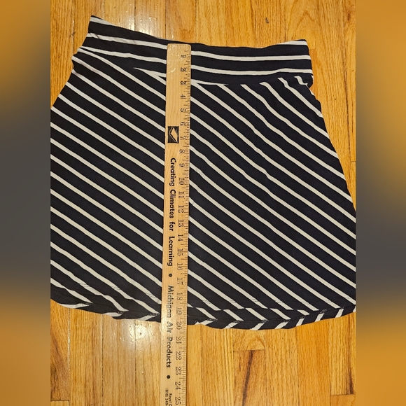 Columbia PFG Skirt - Picture 2 of 5